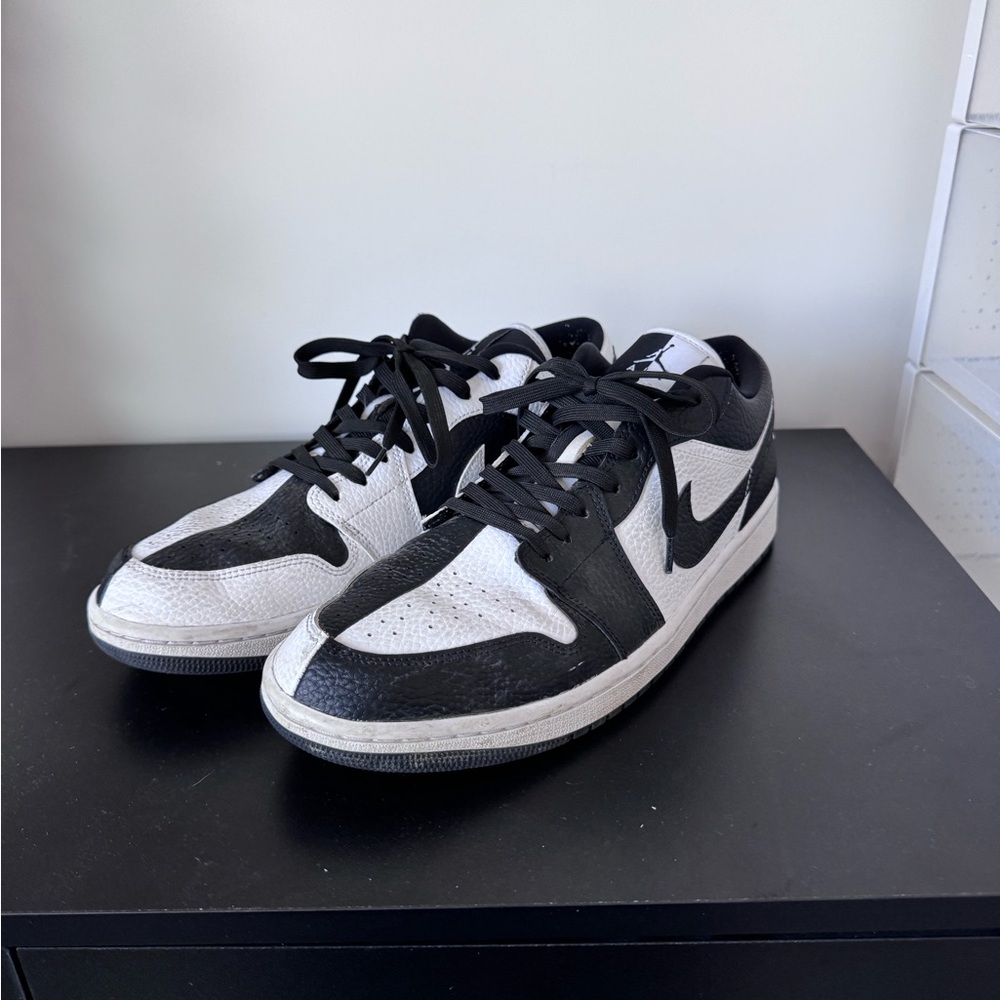 Nike Air Jordan Men's Classic Black and White Sneakers